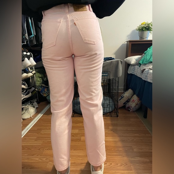 Light Pink Vintage Levi Jeans - Picture 5 of 5